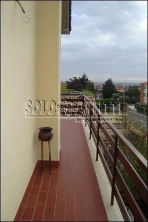 Casa con balcone Giustiniana, olgiata, cesano