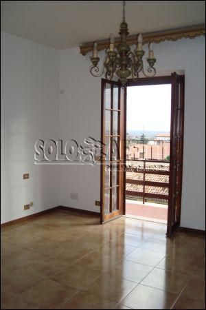 Casa con balcone Giustiniana, olgiata, cesano