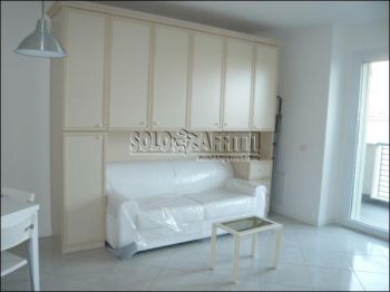 Monolocale con garage e balcone Viserba monte