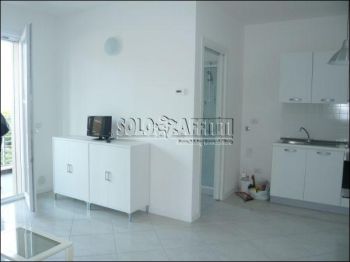 Monolocale con garage e balcone Viserba monte