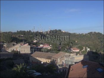 Appartamento con balcone e garage San Gregorio Di Catania