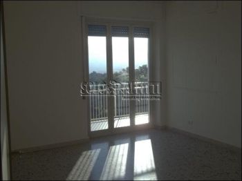Appartamento con balcone e garage San Gregorio Di Catania