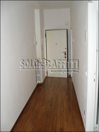 Casa arredata con balcone Zona via pace
