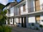 Villa a schiera con balcone e giardino