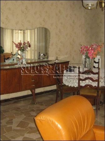 Trilocale arredato con balcone Buccinasco