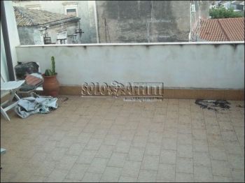 Casa arredata con terrazzo Centro storico