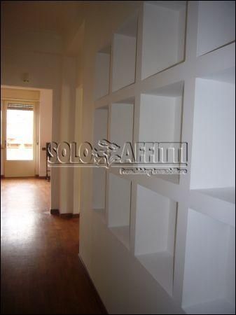 Appartamento arredato con balcone Eur, laurentino, checchignola, montagnola, fonte meravigliosa