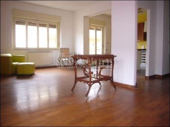 Appartamento arredato con balcone Eur, laurentino, checchignola, montagnola, fonte meravigliosa