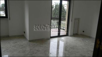 Appartamento con balcone e garage Poggiofranco