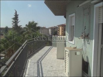 Casa con balcone e garage Via galermo