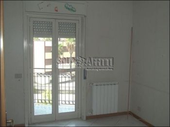 Casa con balcone e garage Via galermo