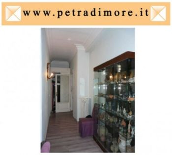 Appartamento arredato con terrazzo Centro - Altre fotografie
