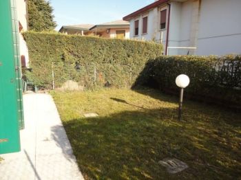 Villa a schiera con terrazzo e aria condizionata