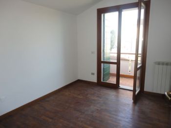 Villa a schiera con terrazzo e aria condizionata