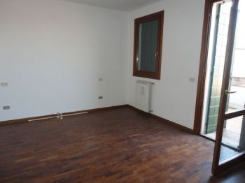 Villa a schiera con terrazzo e aria condizionata