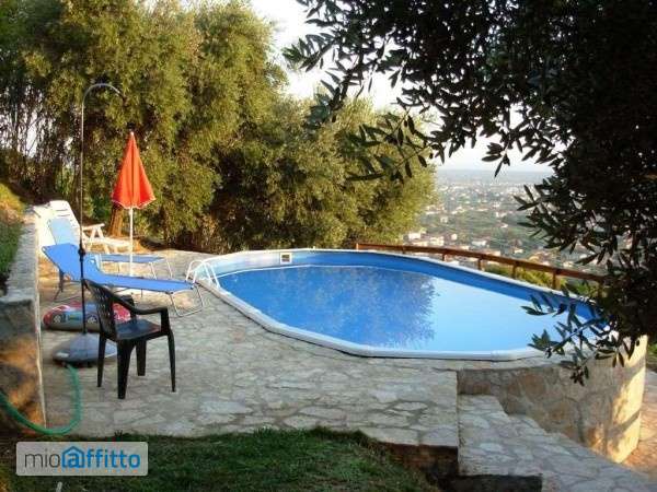 Villa arredata con piscina Seravezza