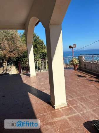 Villa arredata con terrazzo Messina