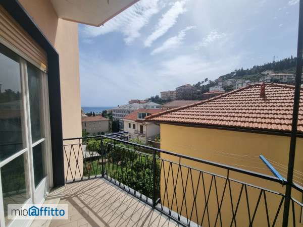 Appartamento arredato con terrazzo Porto maurizio